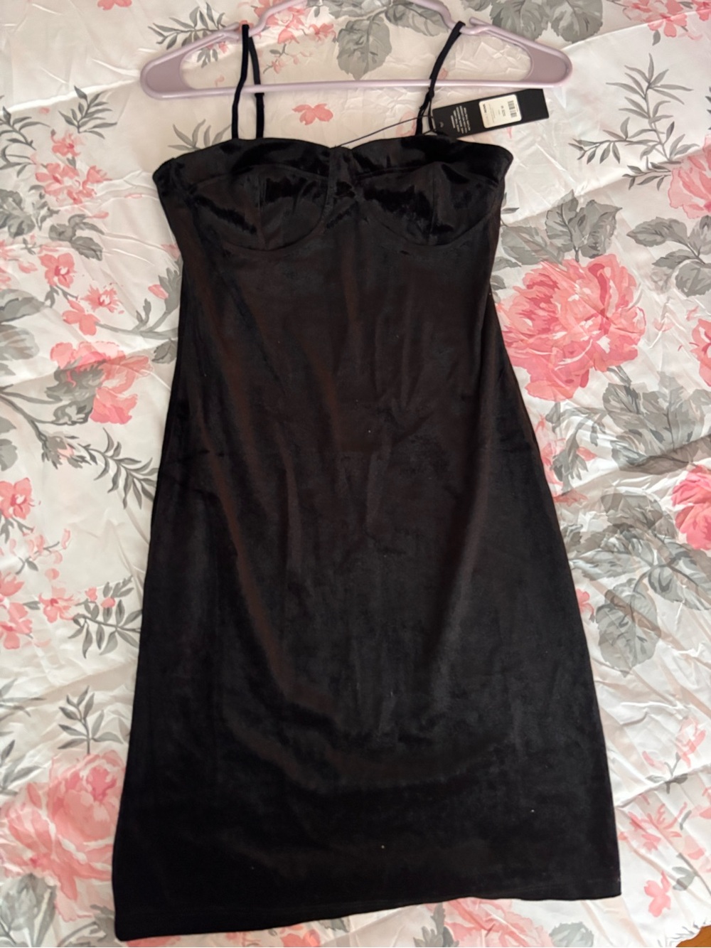 Fashion Nova Black Velvet Mini Slip Dress with Sweetheart Neckline